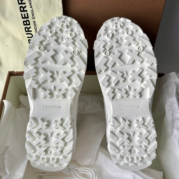 Burberry White Arthur Sneaker - Picture 5 of 7